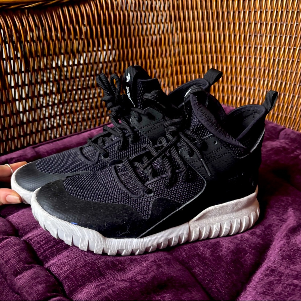 Women's Adidas Sneaker